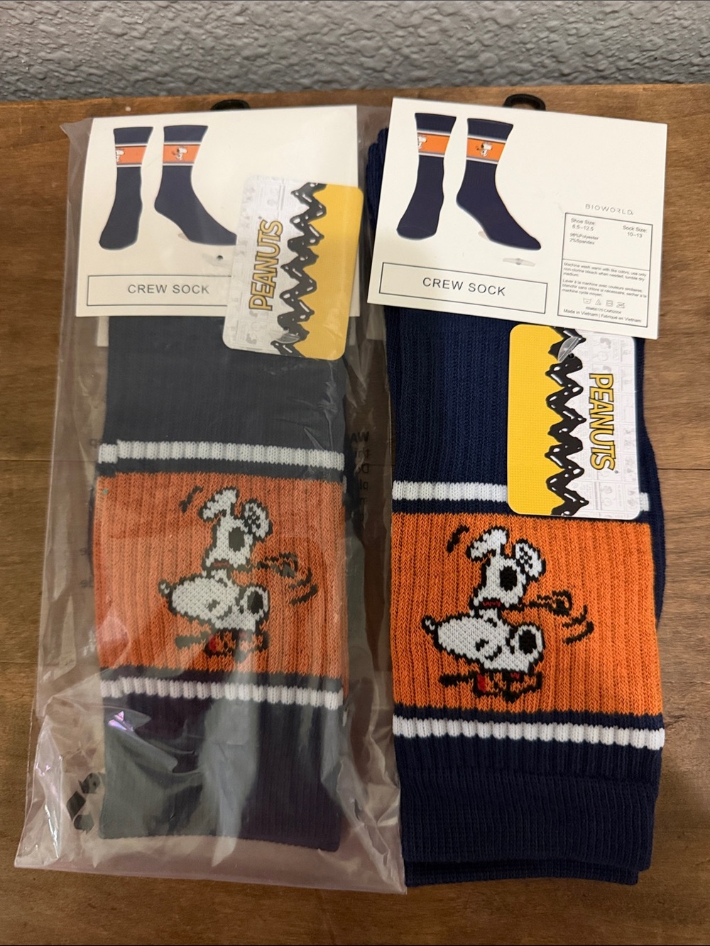 Peanuts Snoopy Crew Socks - Navy & Orange sock size 10-13 2 pack